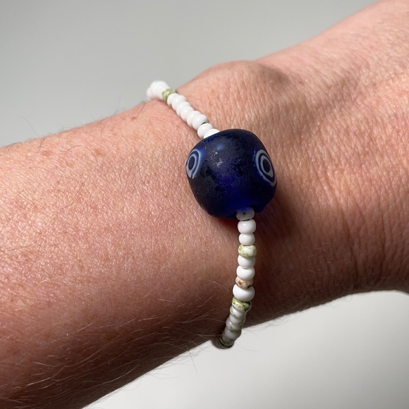 Hand Crafted Beaded Bracelet - Picture 1 of 2